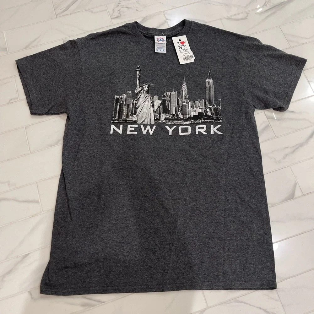 Gray New York Skyline T-Shirt  Size M NWT - Picture 2 of 6